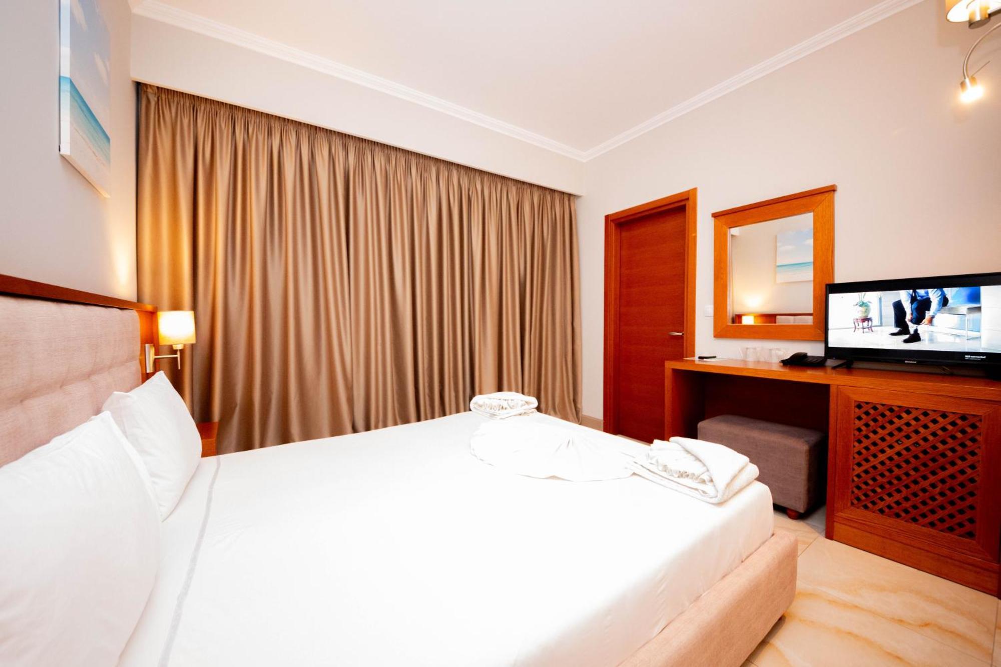 Hotel Sole Mare Ksamil Habitación foto